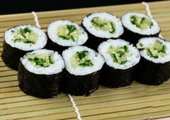 Мини ролл с огурцом
