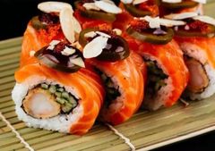 Ролл с тигровой креветкой и халапеньо